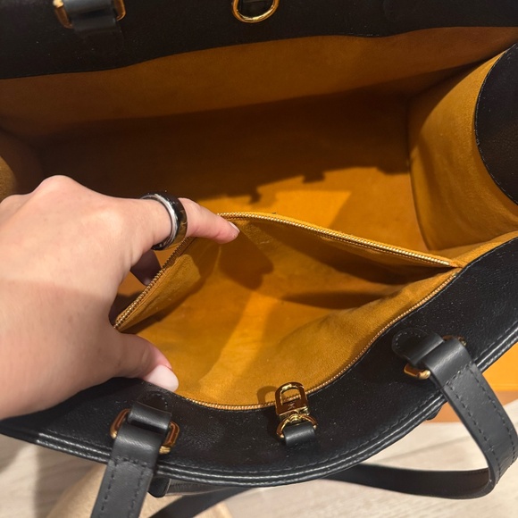 Louis Vuitton Onthego MM Monogram Empreinte Leather - Picture 12 of 16